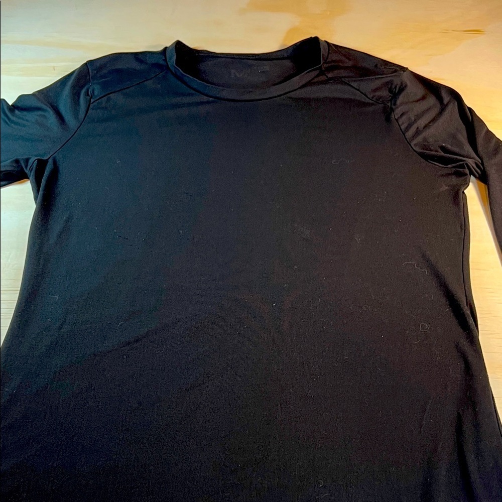RBX Men’s Black long Sleeve shirt with thumb wholes. Sz M